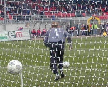Synot vyhodil gólmana Drobisze