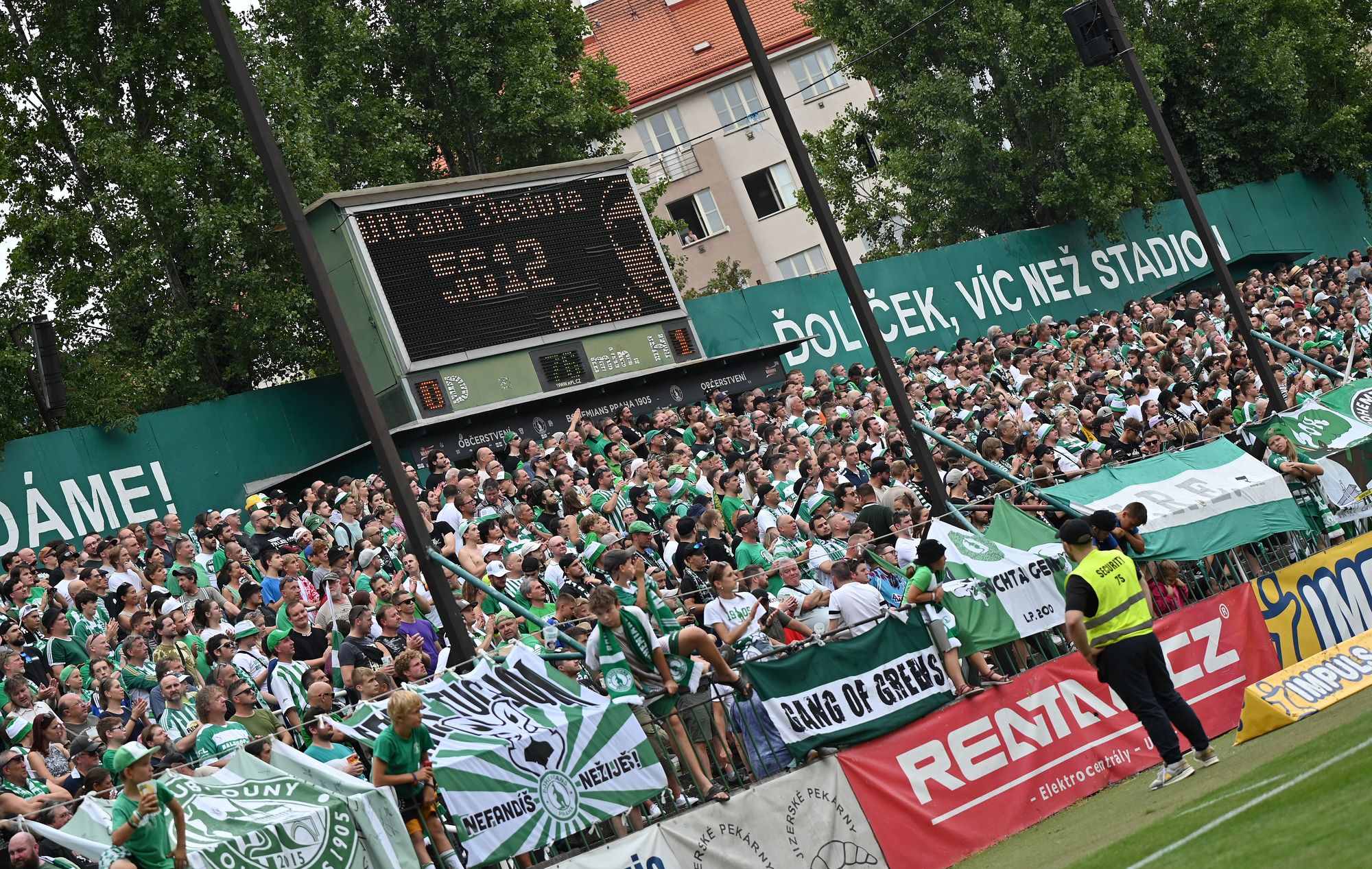 Předprodej vstupenek na Hradec Králové