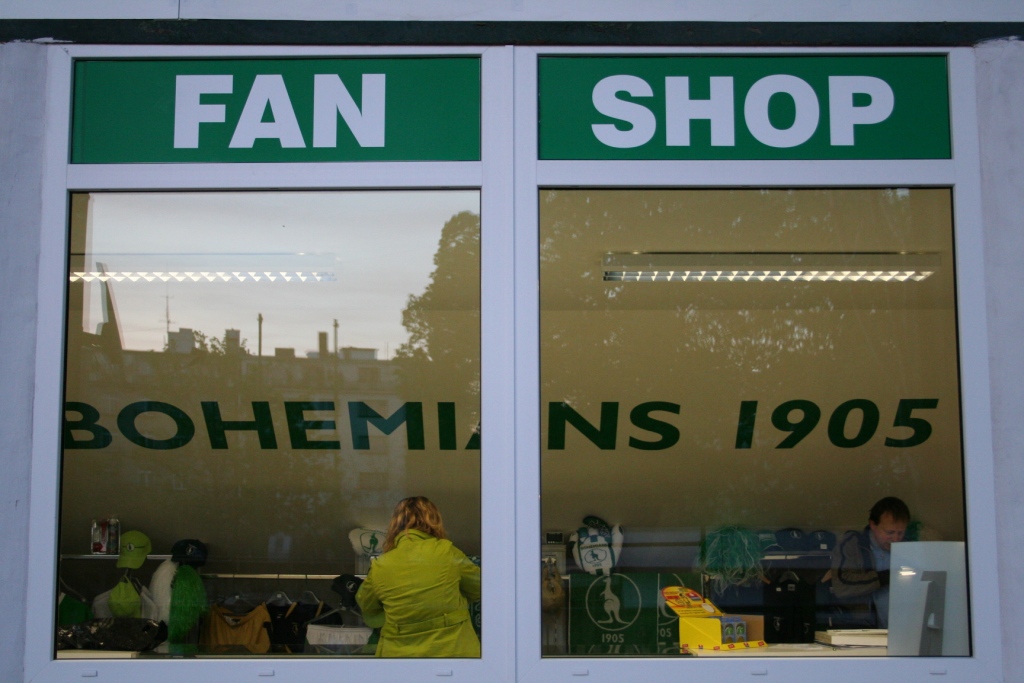 Fanshop Bohemians i v kotli fanoušků